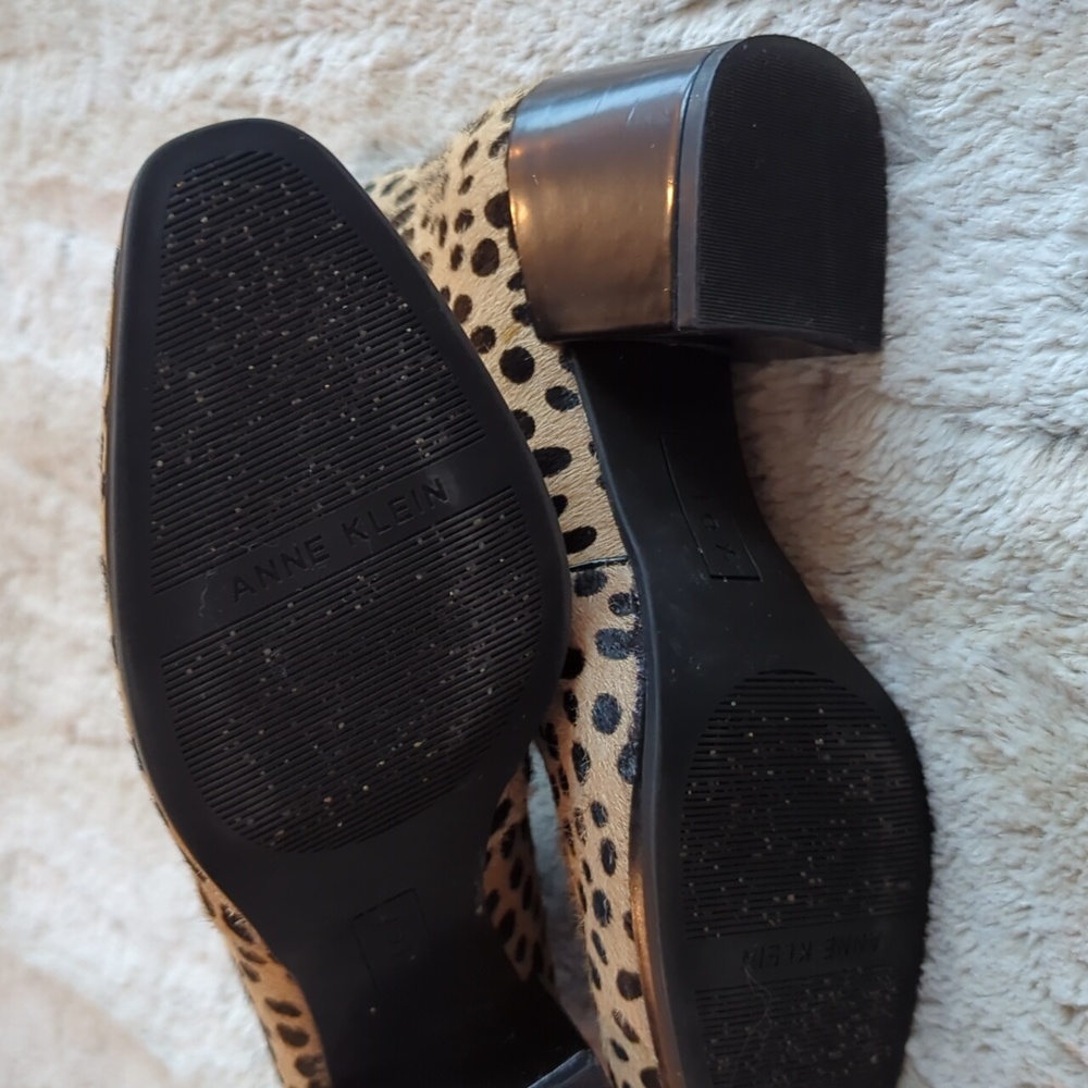 Anne Klein Leopard Print Prescott Ankle Bootie Calf Hair Block Heel Size 8.5 - Picture 8 of 8